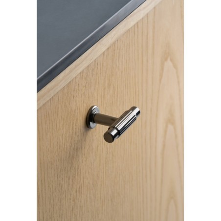 Knob VILLA T used on interior furniture.